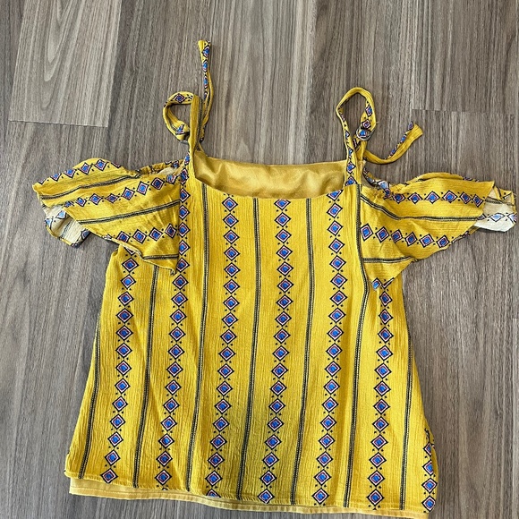 Fun Yellow Top - Picture 4 of 6